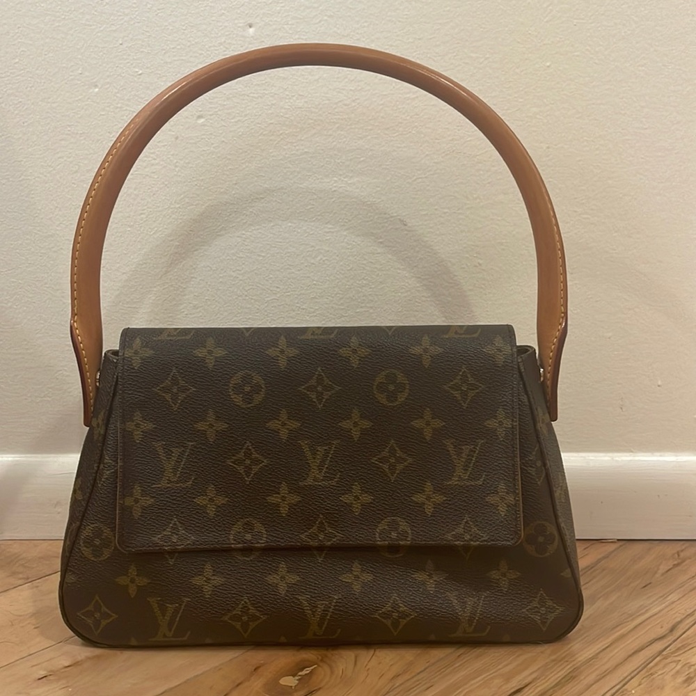 Authentic Louis Vuitton Mini Looping EXCELLENT CONDITION